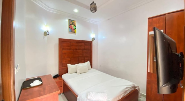 Bintoo Hotel Limited, Rezervovat Hotel Shagamu 