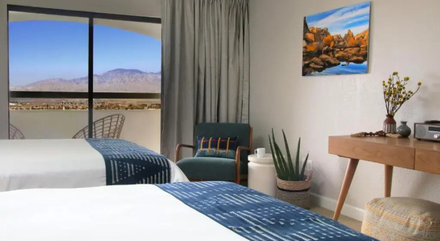 Двухместный номер Standard с балконом Azure Palm Hot Springs
