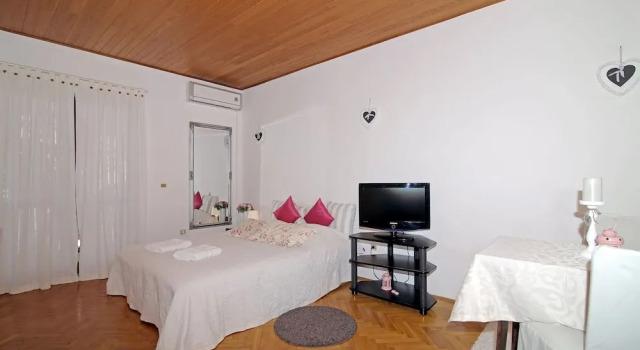 Apartment Sweet Romantic, Забронировать Апартаменты/квартира Отели Цавтат с парковкой, рядом с Пляж Циста Лука 1, Парковка