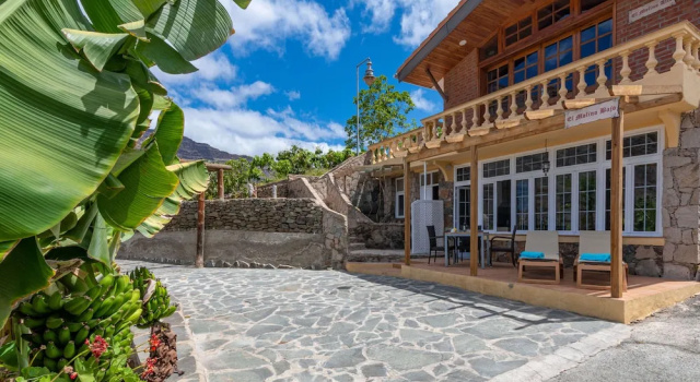 Casa de vacaciones con piscina compartida en Mogán I, Забронировать Отель Отели Моган с парковкой, Парковка