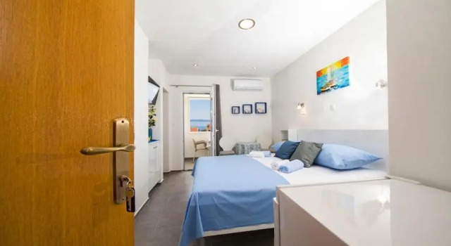 Студия Apartments Ankica, beach located, sea view, free parking