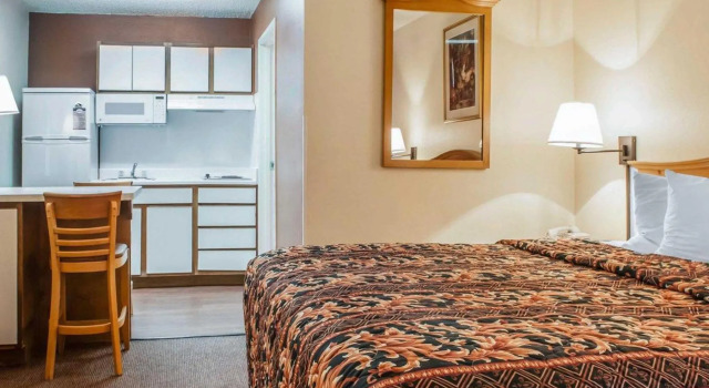 Standard Zimmer Suburban Studios