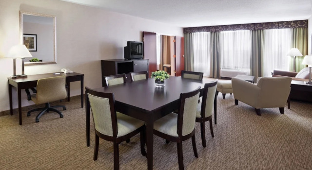 Люкс c 1 комнатой Holiday Inn Express Hotel & Suites Cleveland-Streetsboro by IHG