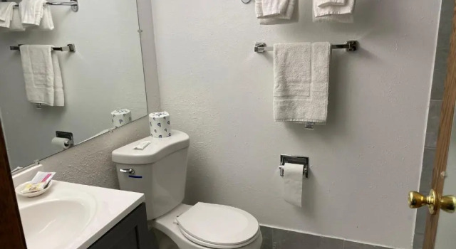 Люкс Deluxe Heritage Inn Hotel