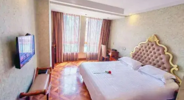 Люкс Deluxe Big tomato fashion hotel(yueqing hongqiao hotei)