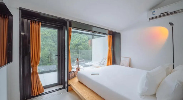 Номер Standard с балконом Moganshan Pinhouwu Hotel
