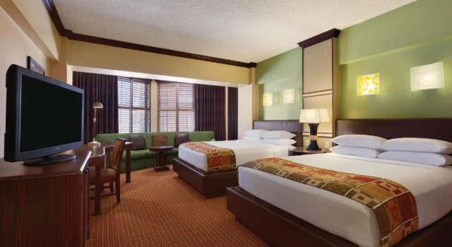 Четырёхместный номер Executive Harrahs Lake Tahoe, A Caesars Destination