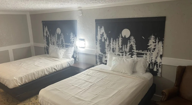 Четырёхместный номер Standard Stratford House Inn