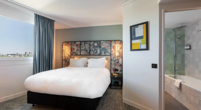 Двухместный номер Standard с балконом voco Paris Montparnasse by IHG