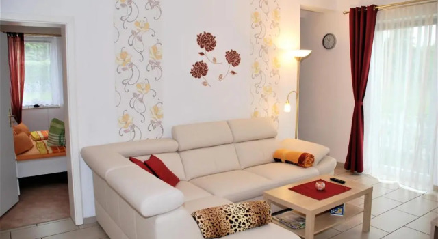 Fewo Traum, 4-Sterne Ferienwohnungen mit Swimmingpool und Whirlpool, 500m bis zum Achterwasser mit Badestrand, Book Apartment Hotels in Usedom with a Pool, Swimming Pool