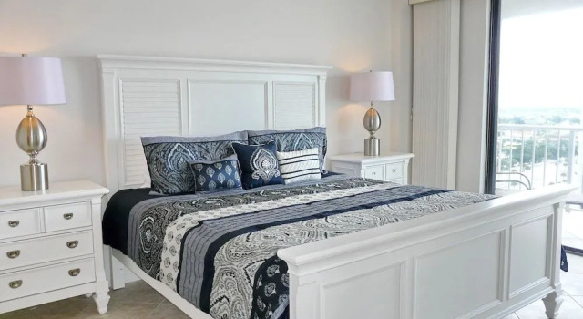 Sun-bright Beachfront Condo With Pool/tennis Courts, Забронировать Апартаменты/квартира Отели в центре Марко-Айленд, в центре, Парковка