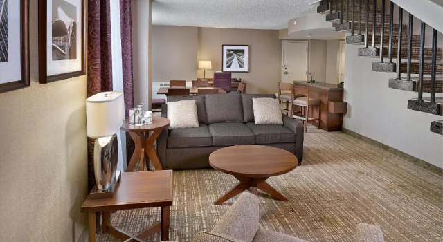 Номер Standard Дуплекс DoubleTree by Hilton West Edmonton