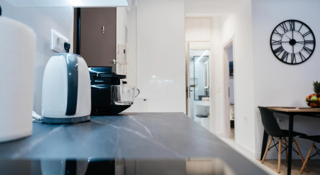 Rent Me (Affordable apartment in Athens)