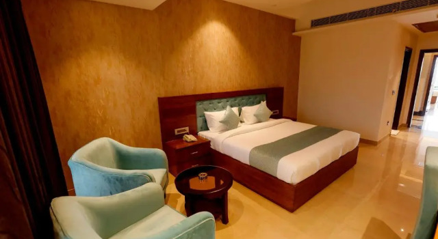 Двухместный номер Deluxe с балконом Отель The Emerald Grand