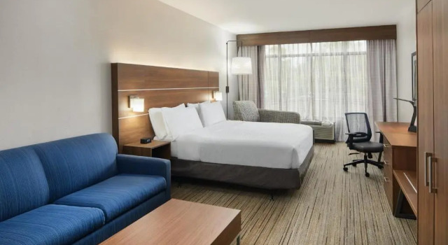 Двухместный номер Standard Holiday Inn Express Hotel & Suites Pensacola-West Navy Base by IHG