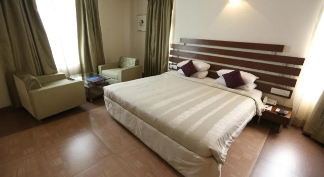 Люкс SilverCloud Hotel and Banquets