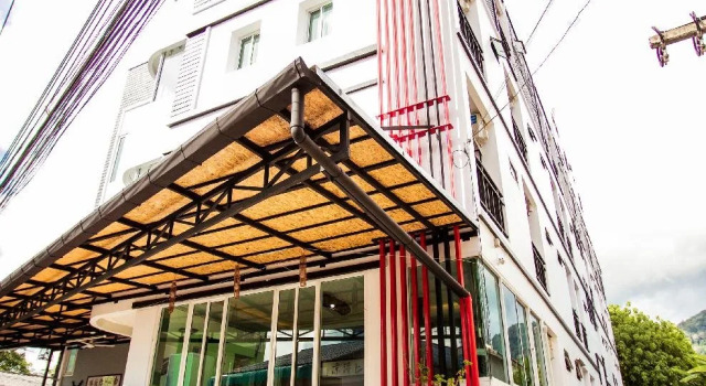 RQ Phuket Patong Beach by Collection O, Забронировать Отель Отели Патонг-Бич с парковкой, рядом с Улица Бангла-роуд, Парковка