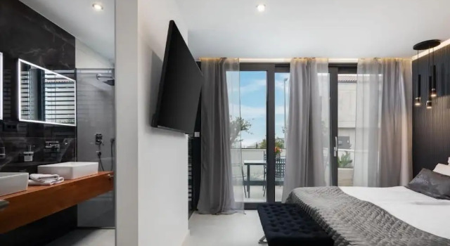 white residence with pool room, Prenota Villa Città di Lesina 