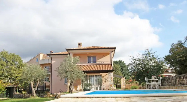 Apartment 110 Selo