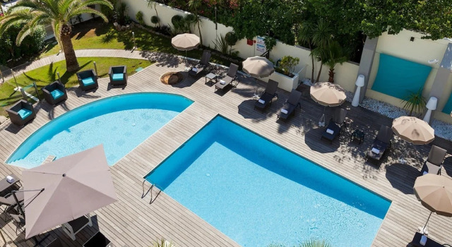 Street-facing Apartment in Cannes