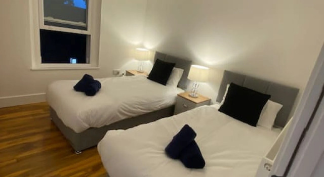 Stylish 2BR Serviced Apartment in Bedford Centre 4, Varaa Huoneisto Asunnot kohteessa Merseyside, Huoneisto