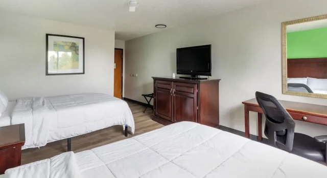Четырёхместный номер Standard Super Inn by OYO Lansing MI