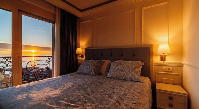 The Golden Legacy Hotel, Забронировать Отель Отели Свети-Стефан с парковкой, рядом с Пляж Црвена Главица, Парковка