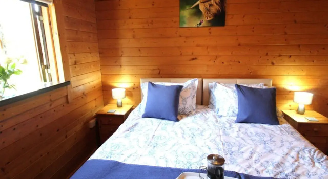 Mökki parvekkeella Hazel Lodge