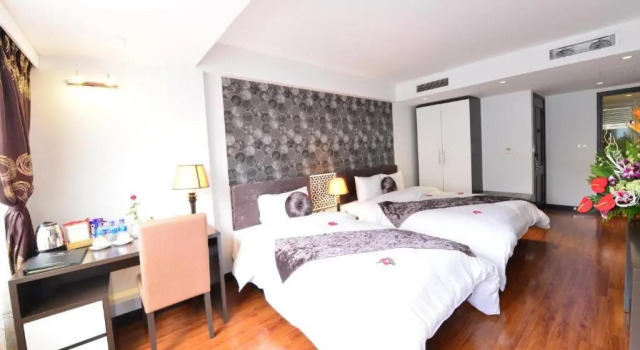 Трёхместный номер Standard с видом на город Hanoi La Palm Premier Hotel & Spa