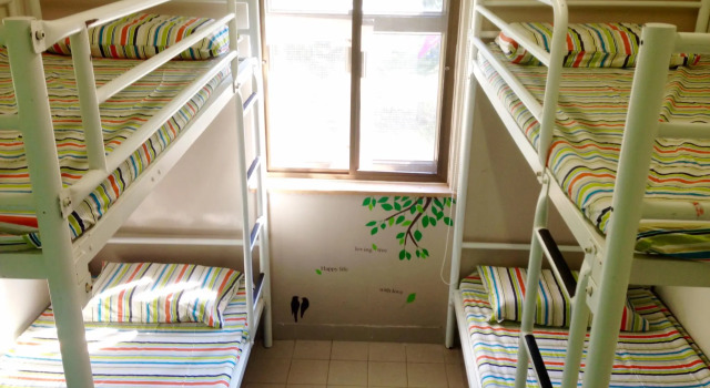 Кровать в общем номере (мужской номер) YHA Ngong Ping SG Davis Youth Hostel