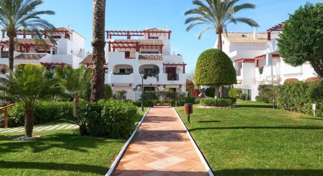 Апартаменты 4 Bedroom Apartment in Noray, San Pedro Beach