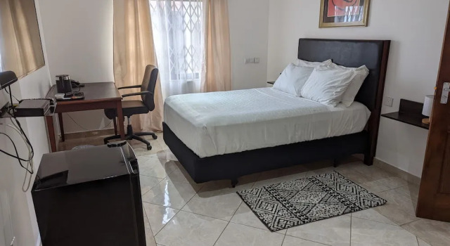 KoKo Palm Inn, Rezerwuj Hotel Hotele w Greater Accra z basenem, Basen