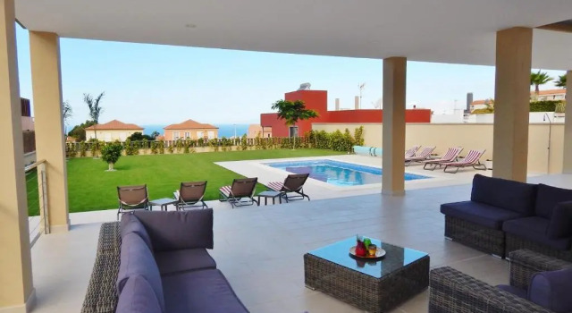 Вилла 5 bedrooms Villa Costa Adeje