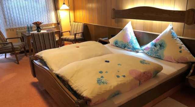 Cafe Best Gästezimmer, Забронировать Гостевой дом Гостевые дома Эрбах, Гостевой дом