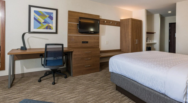 Номер Standard Holiday Inn Express Hotel & Suites Swansea by IHG