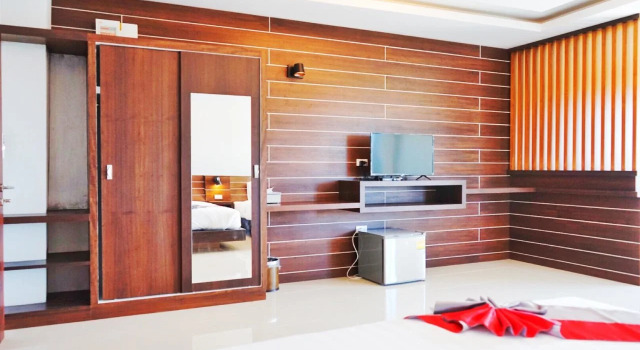 Lanta Ray Bay Hotel