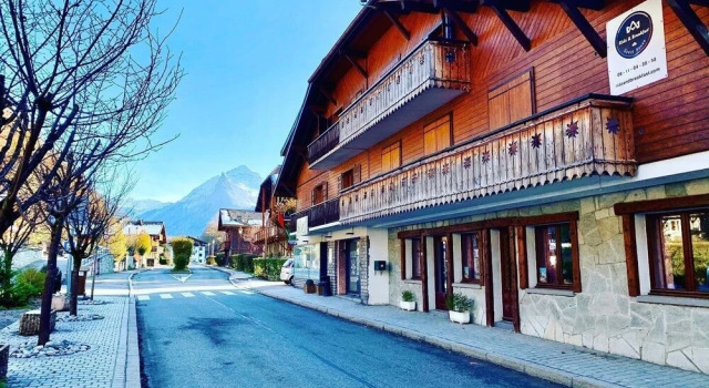 Ride & Breakfast Morzine-Avoriaz, Забронировать Отель Отели Порта дю Солей с бассейном, Бассейн