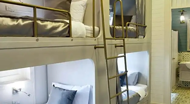 Кровать в общем номере (женский номер) Golden Mountain Hostel