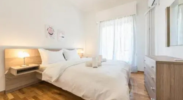 Bright apt in the heart of Athens, Забронировать Отель Афины Острова Саронического залива - Аттика, рядом с Холм Филопаппос