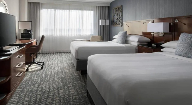 Четырёхместный номер Standard Bakersfield Marriott at the Convention Center