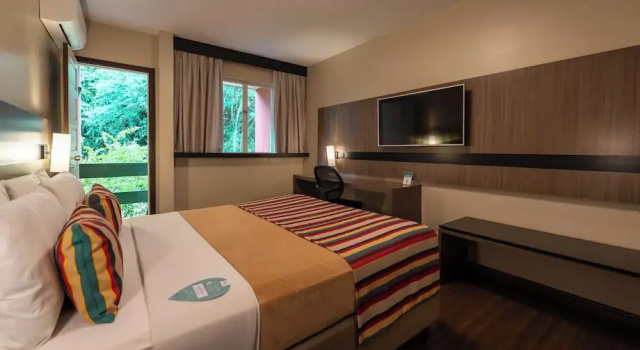 Номер Deluxe с балконом Hotel Deville Express Guaira