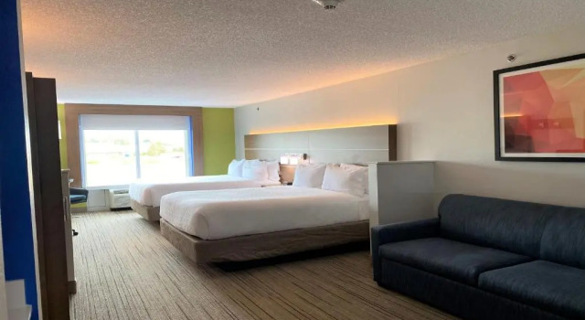 Четырёхместный люкс Holiday Inn Express & Suites Somerset Central by IHG
