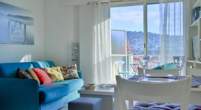 Risso - a modern one bedroom with pool, Забронировать Апартаменты/квартира Отели Ниццы с бассейном, рядом с Касл-Хилл, Бассейн