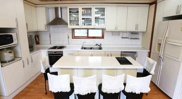 Yeoju White House Pension, Prenota Hotel Yeoju Gyeonggi-do