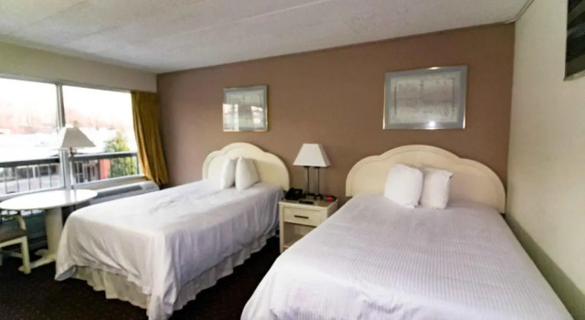 Четырёхместный номер Standard Newburgh Inn