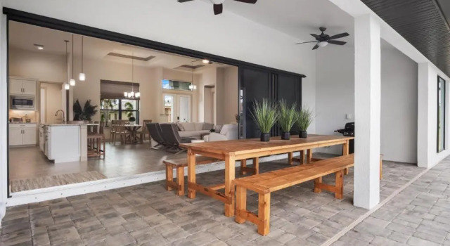 SW FL Oasis - 4bdr - 3bth - POOL - Game Room - Sleeps 10 or more