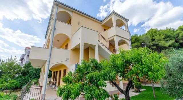 Apartment Ivana, Varaa Huoneisto Hotellit Split-Dalmatia pysäköinnillä, Pysäköinti