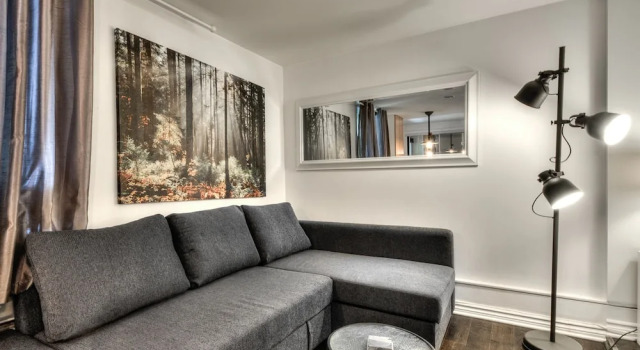 Номер Standard с балконом 100 METERS to METRO BEAUDRY - FULL APARTMENTS - 1 minute walk to the FAMOUS ST CATHERINE STREET - FAST WIFI - WASHER & DRYER ON SITE - Montcalm units