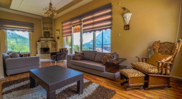 Secluded Villa with on Mountainside in Antalya, Rezervovat Vila Chaty v Side Coast, Chalupa