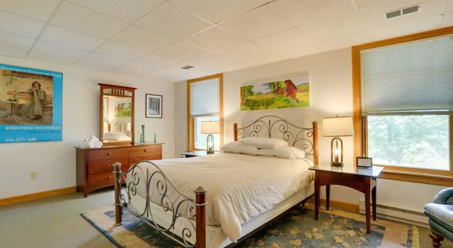 < 1 Mi to Camelback Resort: Home w/ Pool Table!, Book Feriehus Tannersville Pennsylvania